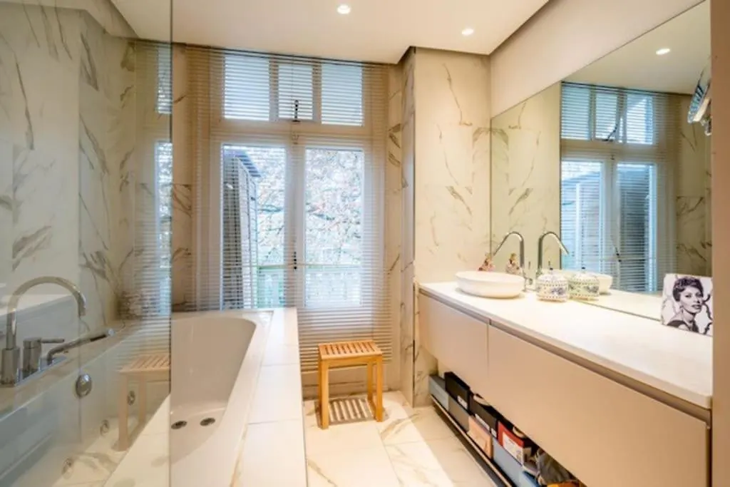 The Elegant Amsterdam Apartment הולנד